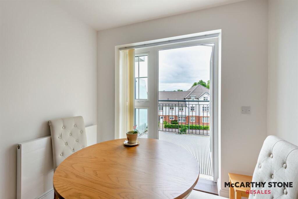 8600809-interior08-800.JPG