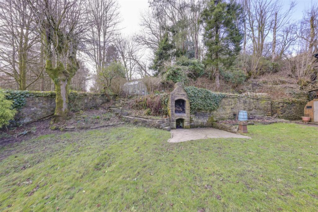 Front Garden, Patio &amp; Fire