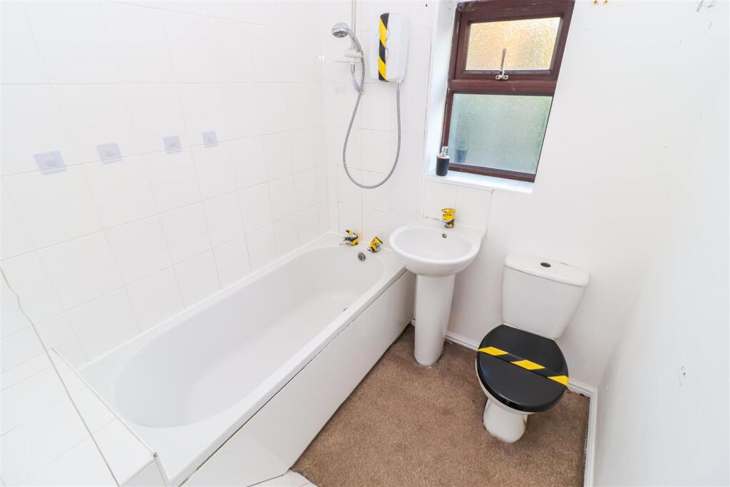 BATHROOM/W.C.