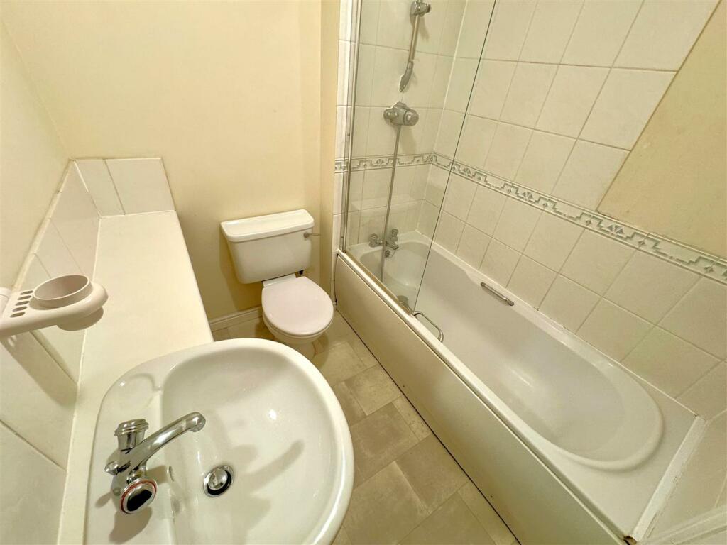 bathroom 2.jpg