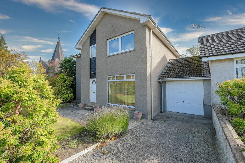 Front of house &amp; garage