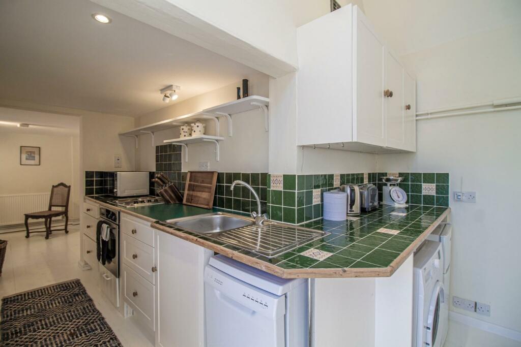 Potash Farmhouse Cottage [Kitchen] 01.jpg