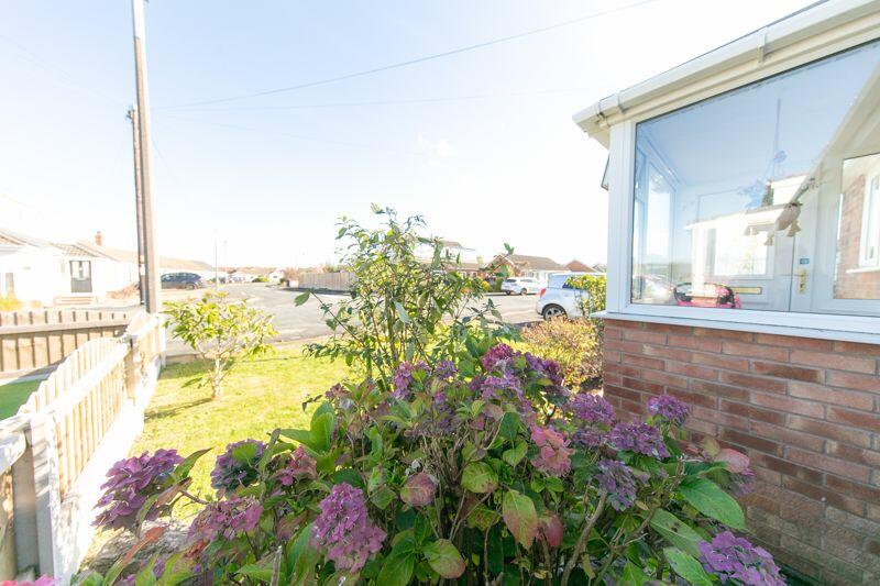 Front garden &amp; aspect