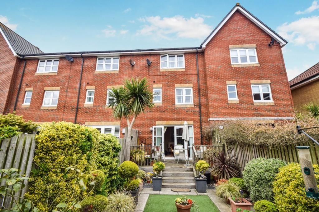 41 Caroline Way enhanced 2.jpg