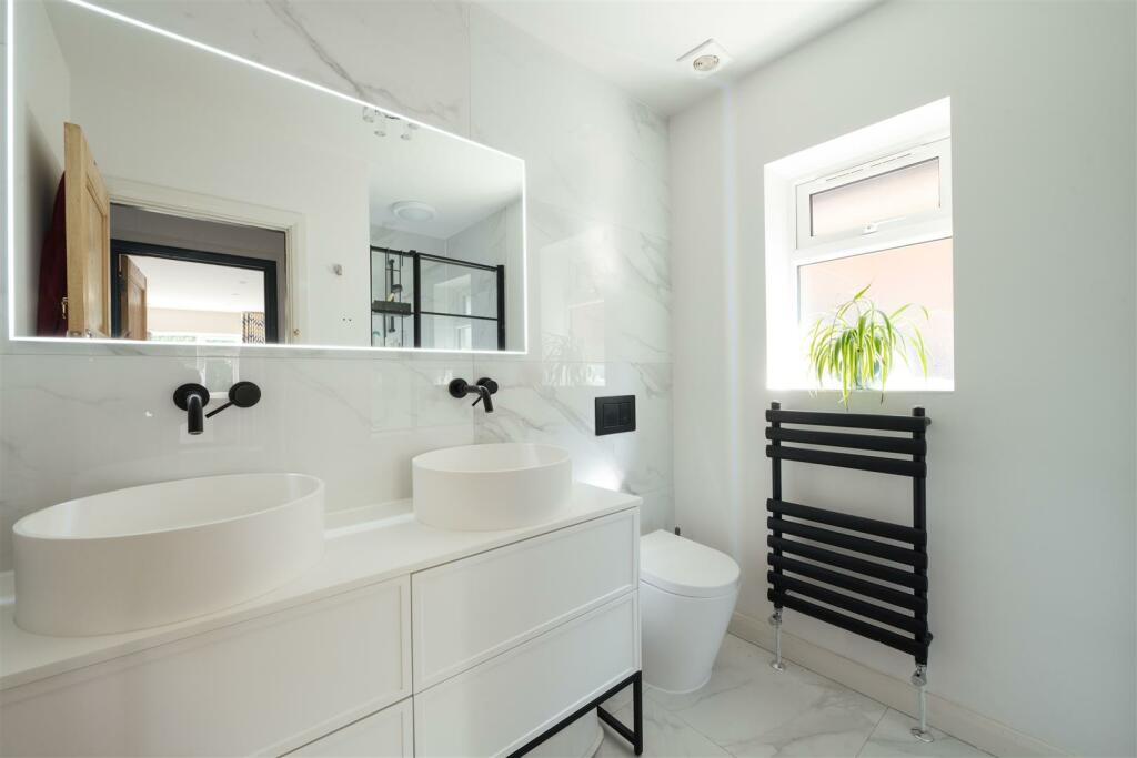 26 Queenswood Drive, Hitchin-37.jpg