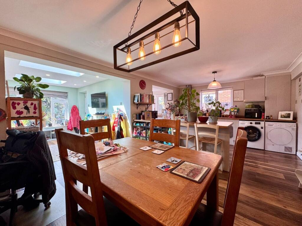 Dining area (2).jpg