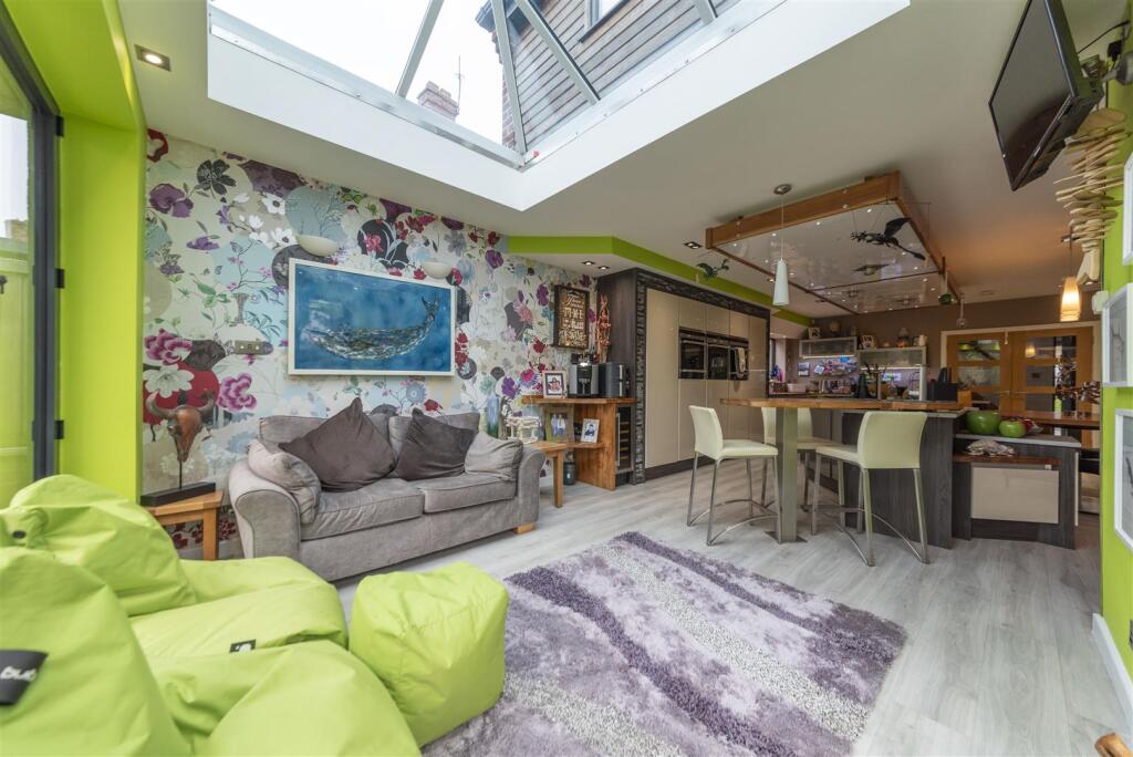 Lounge/Kitchen/Dinning Room