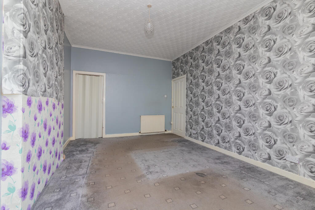 316 Gladsmuir rd Hillington Glasgow G52 2LQ L-4