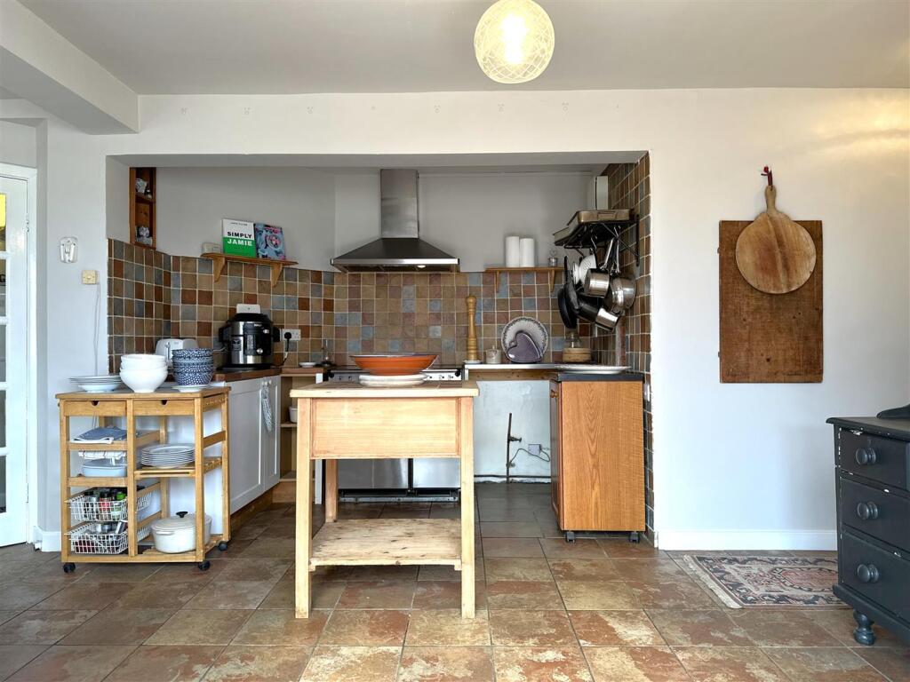 Well-Appointed Kitchen 670