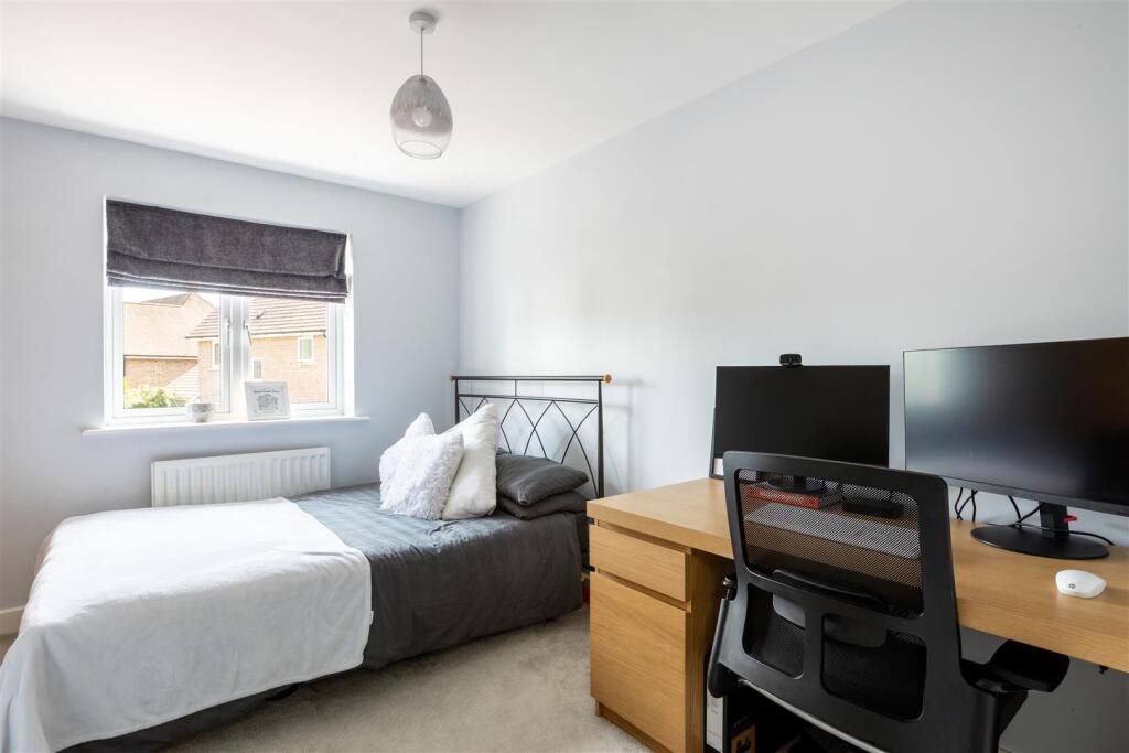 6 Robertson Drive-8.jpg