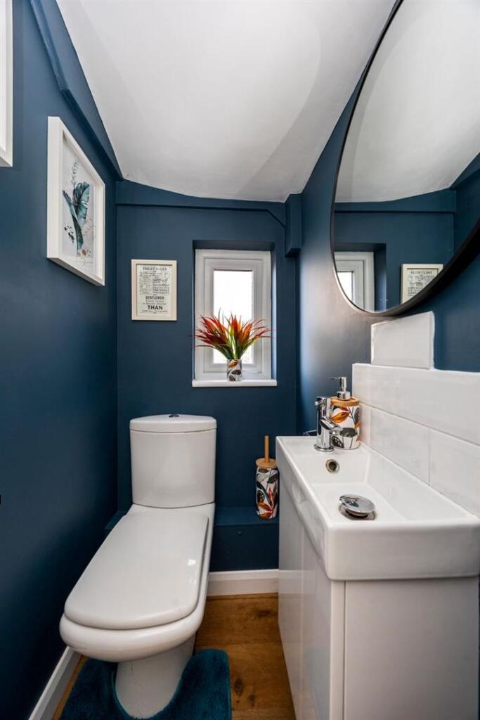 Easthill Drive 40 CLOAKROOM.jpeg