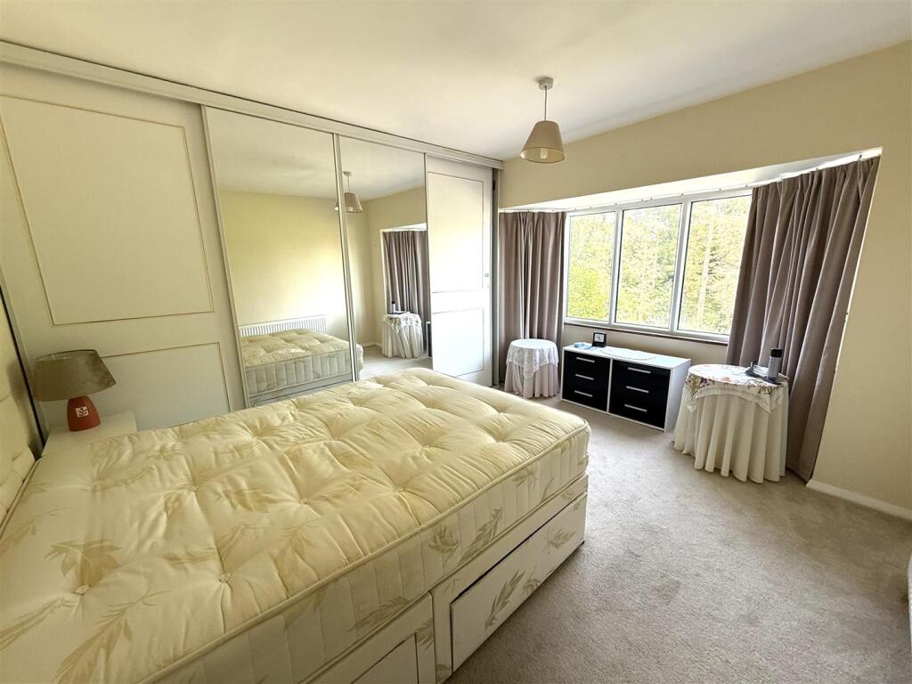 high street bed.jpeg