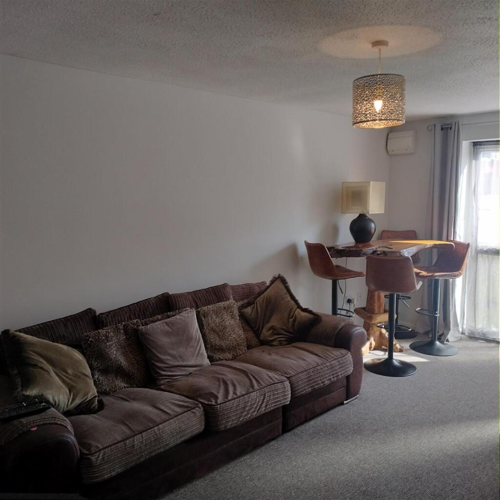 24 llys y celyn lounge.jpg