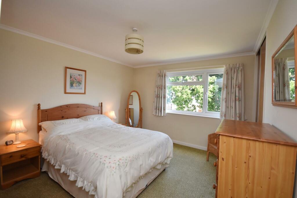 Bedroom 1.JPG