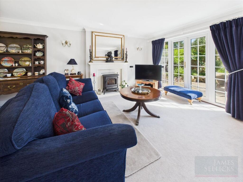 Sitting/Dining Room