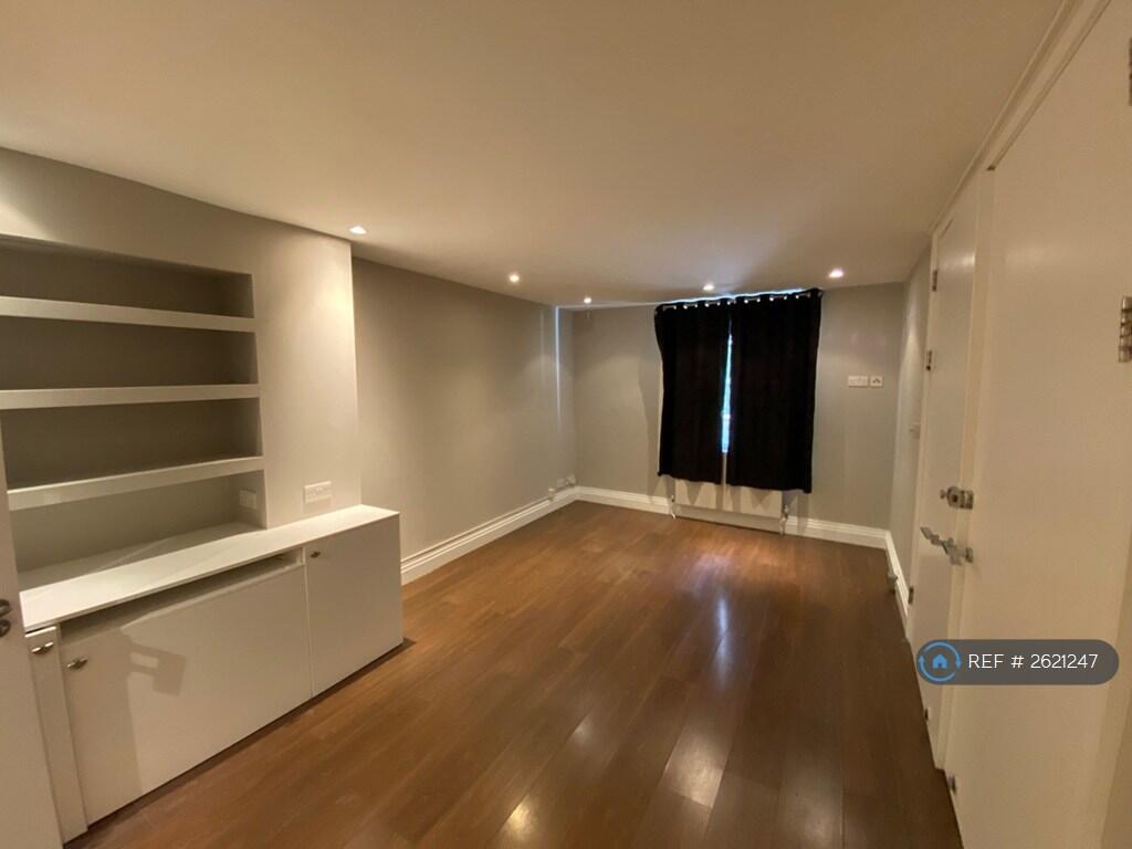 Ground Floor Ensuite Bedroom 