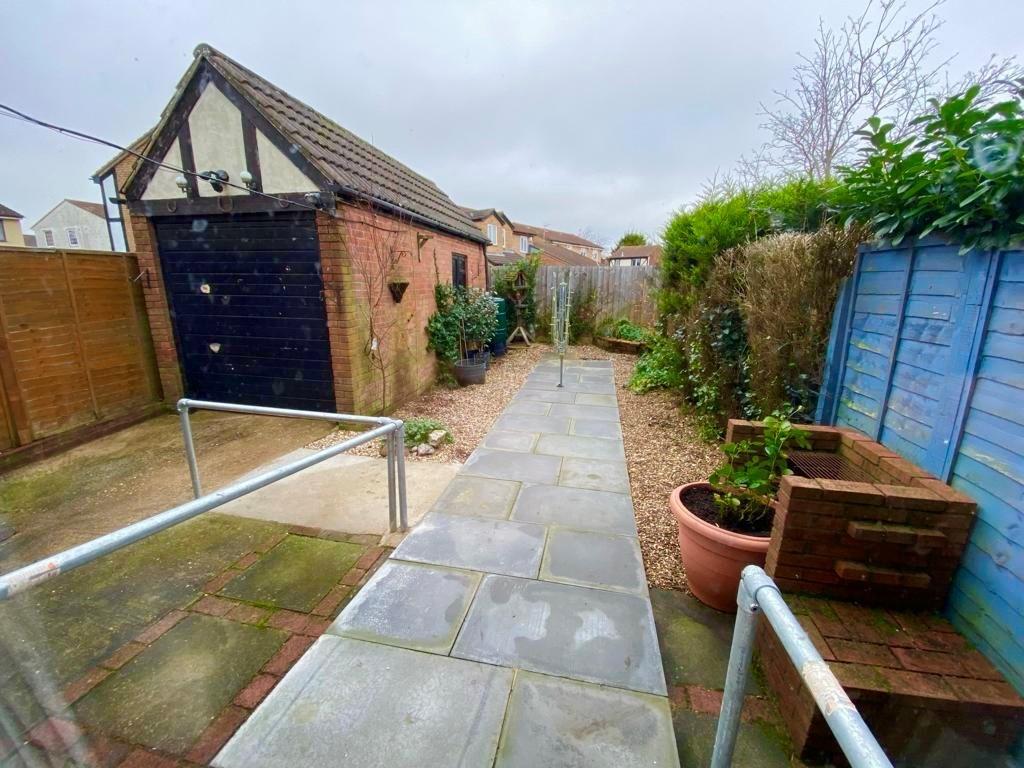 GARDEN &amp; GARAGE