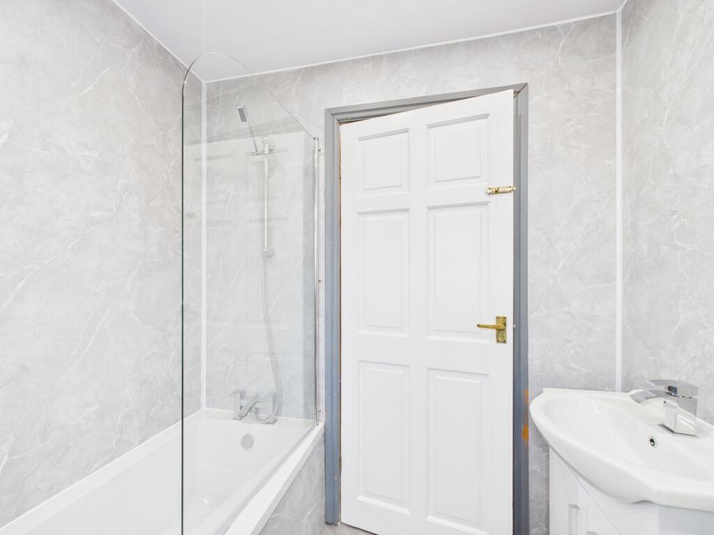 CAM02093G0-PR0068-STILL024