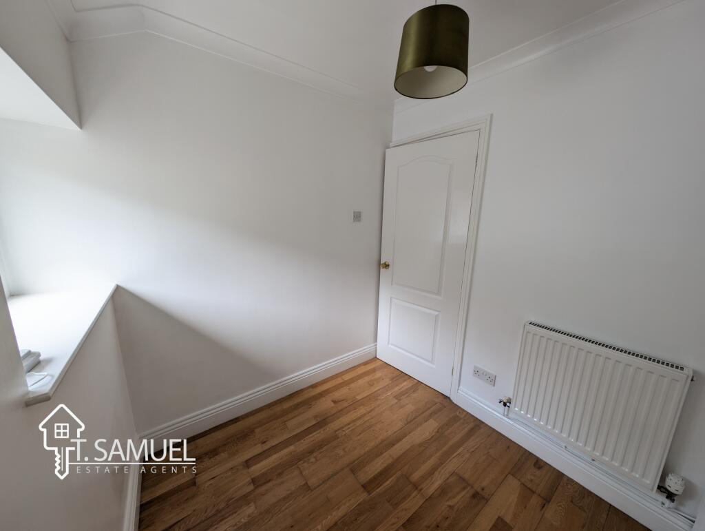 FLAT BEDROOM 2