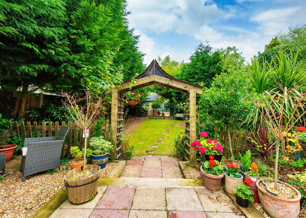 41 Broad Lane-gdn2.jpg