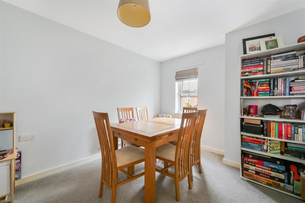 FIELD OAKS WAY (4).jpg