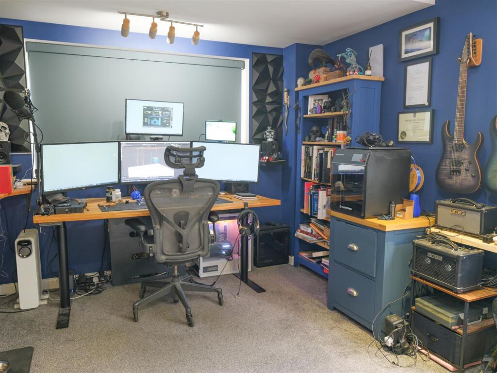 STUDY/FAMILY ROOM/BED 5