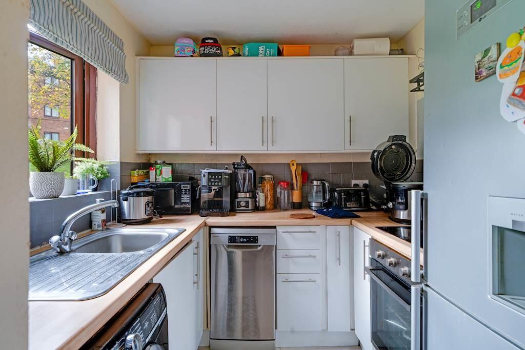 05-e81d81425 - HG...