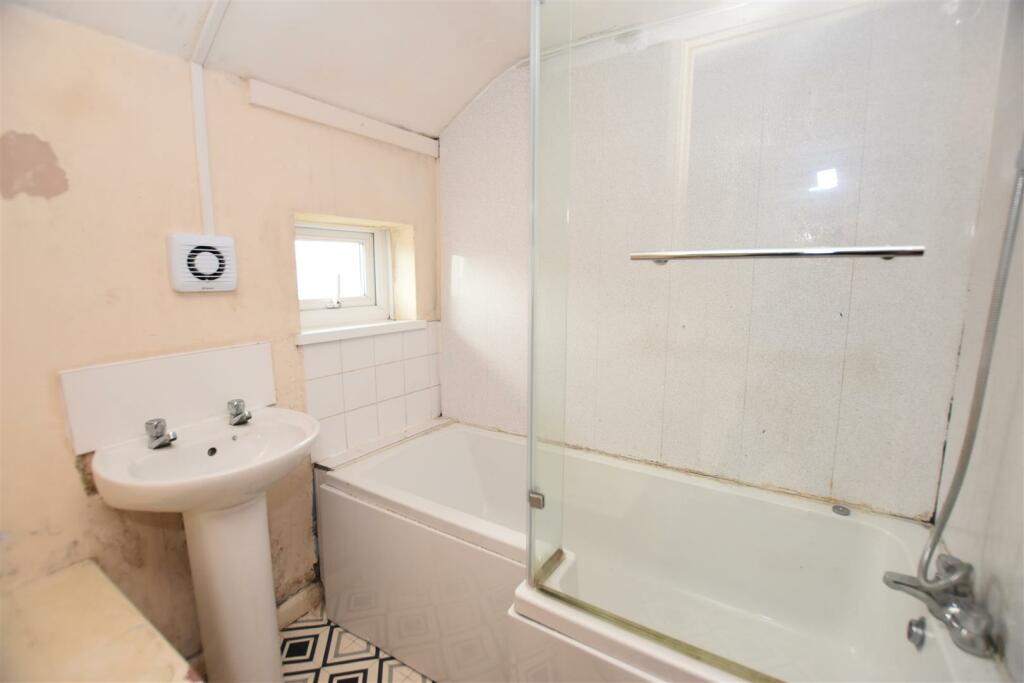 Bathroom.JPG