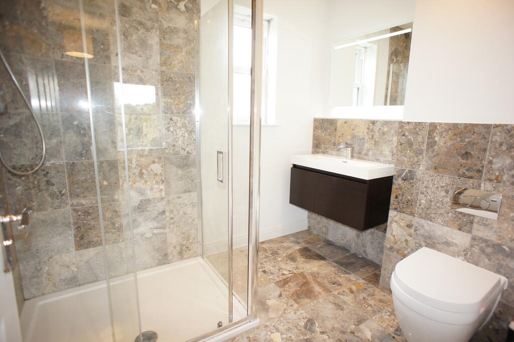 en suite shower r...