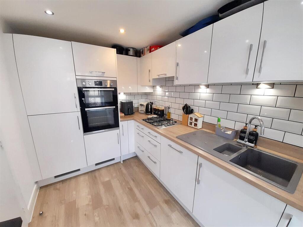 Kitchen 1 new.jpg