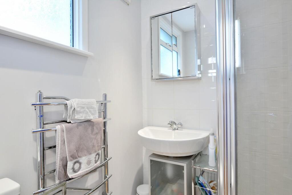 Guest Cloakroom/Shower Room