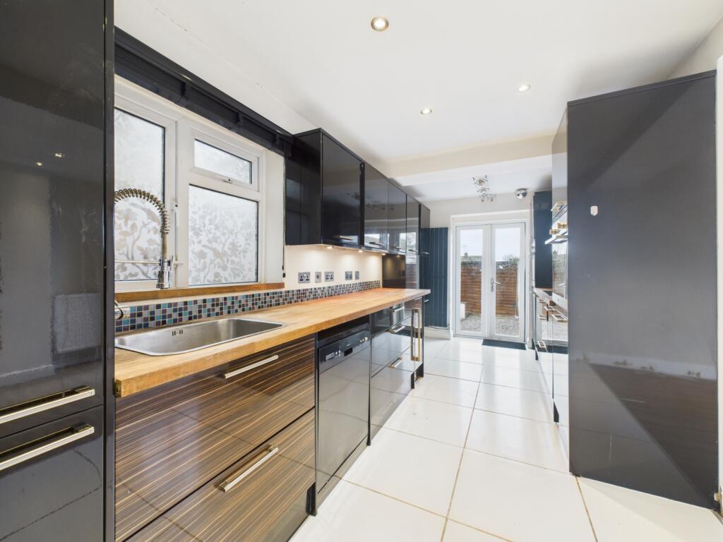 CAM01791G0-PR0202-STILL026