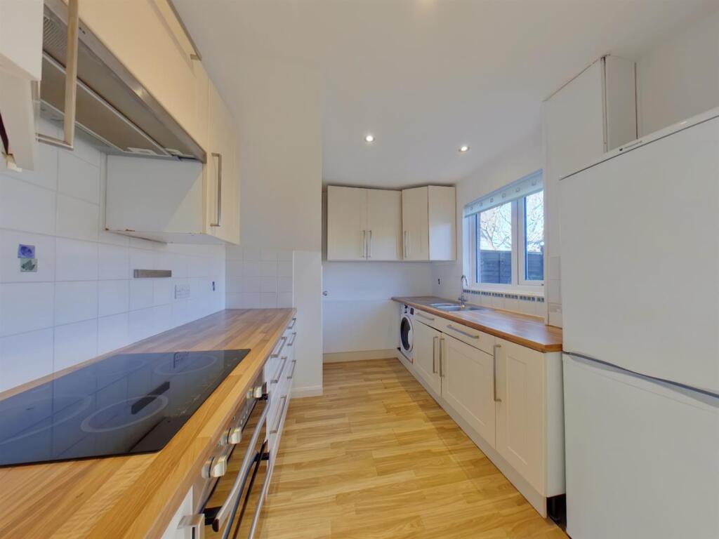 Kitchen (2).jpg