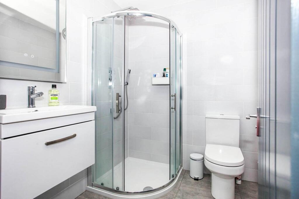 En-suite Bathroom
