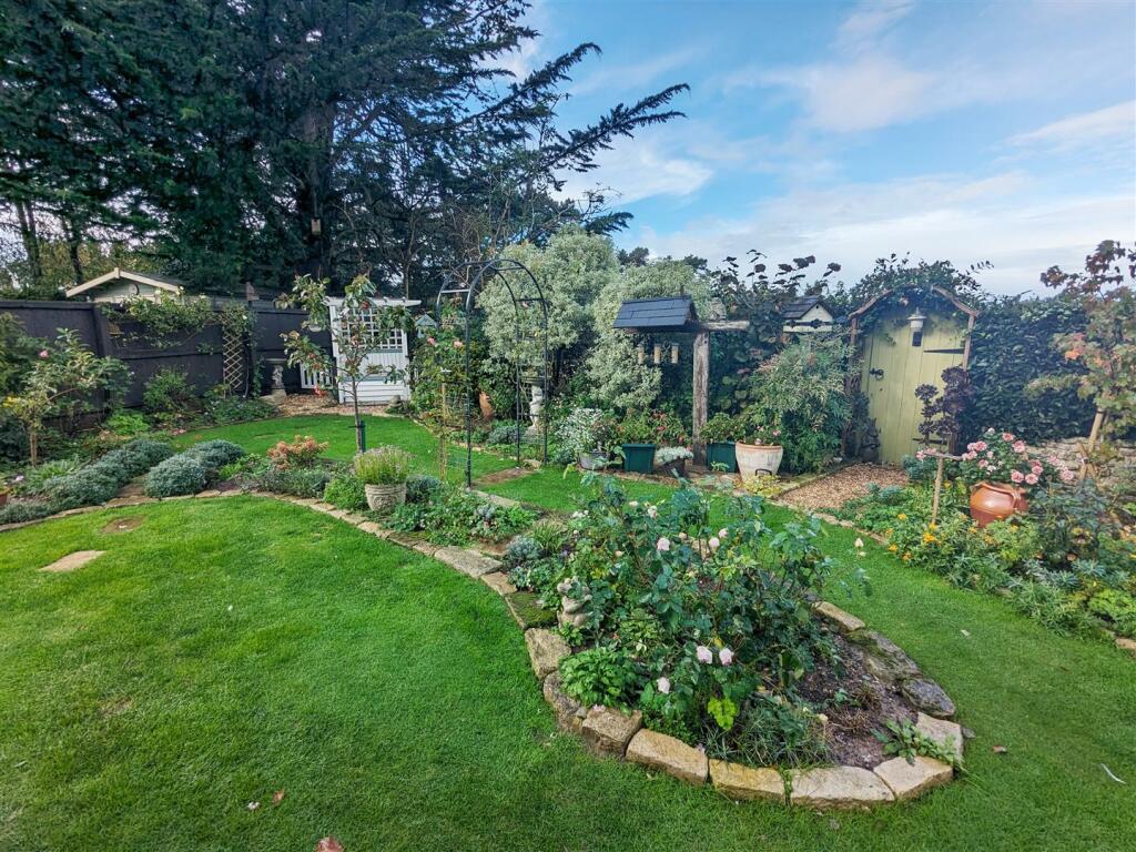 Garden to Rear.jpg