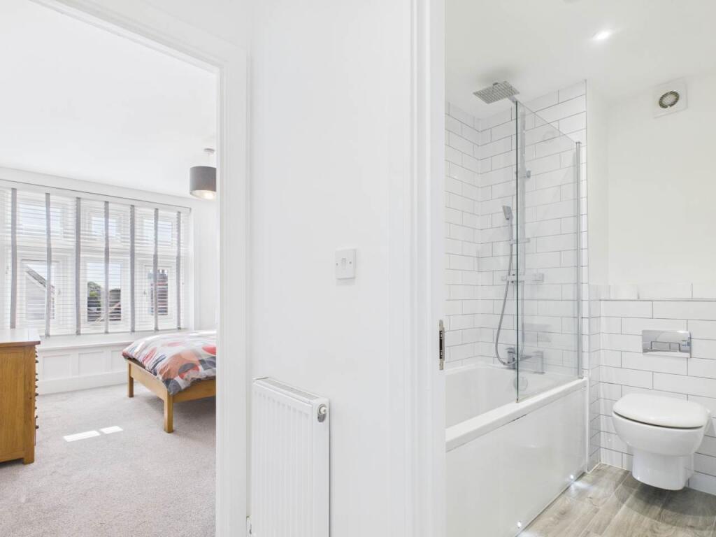 4 prince bathroom an