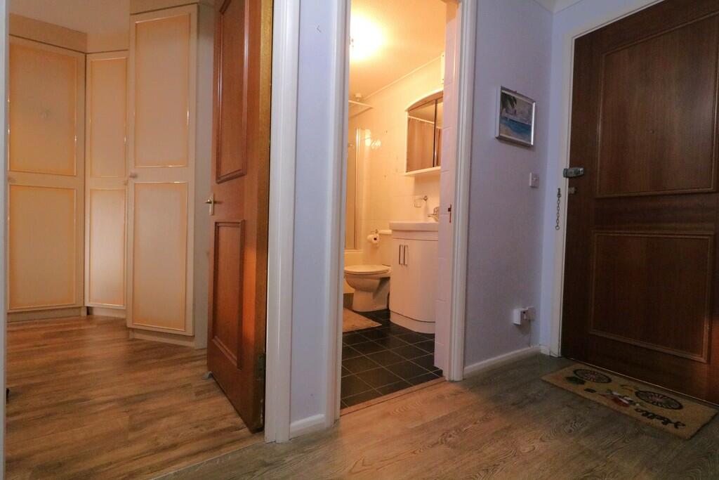 Kingsmeade hallwa...