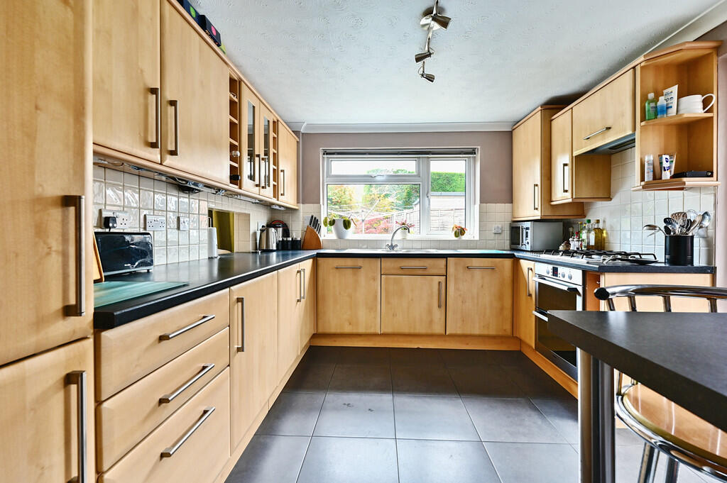 4 Woodville Close...