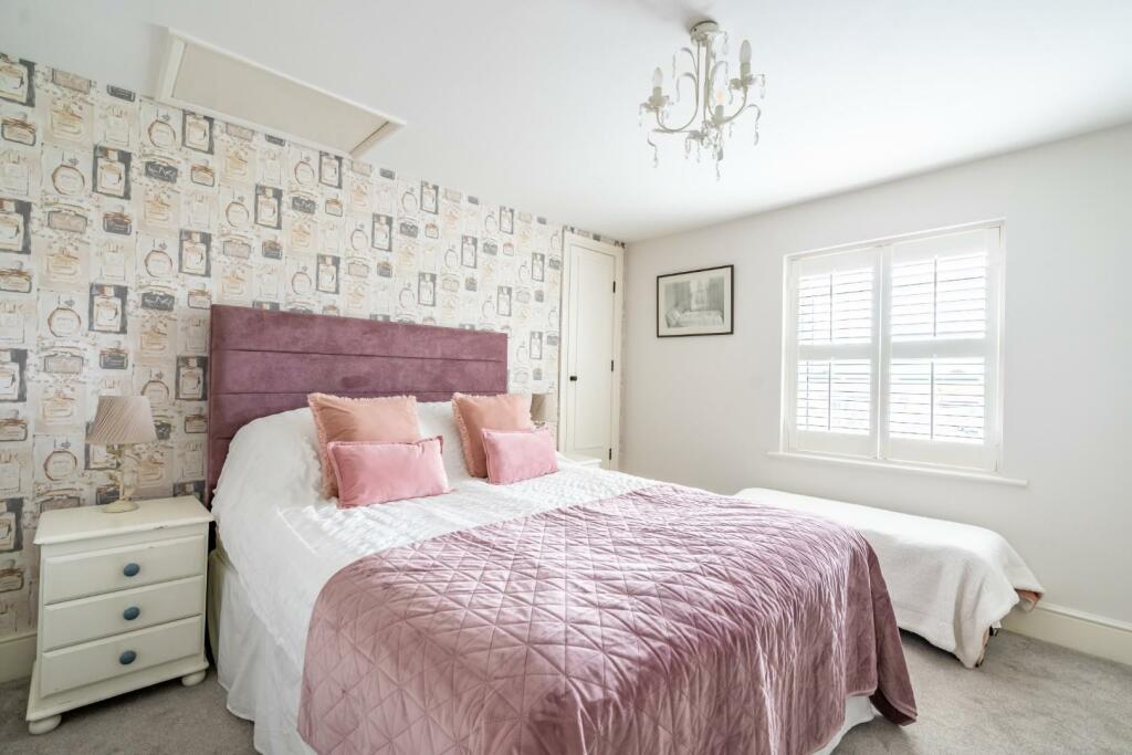 bedroom (1 of 2).jpg