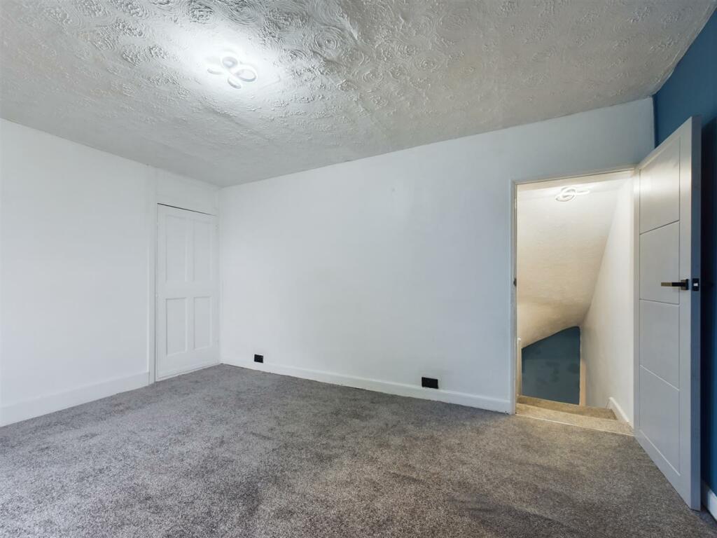 Bedroom 1 (3).jpg