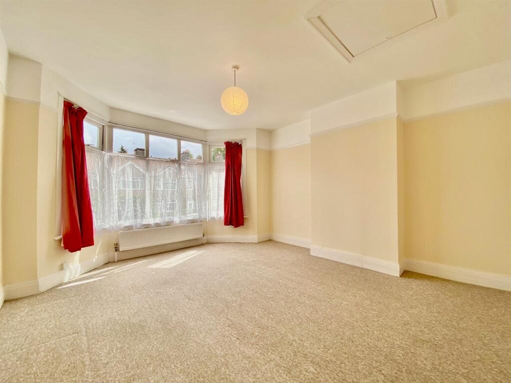 Bedroom 1.jpg