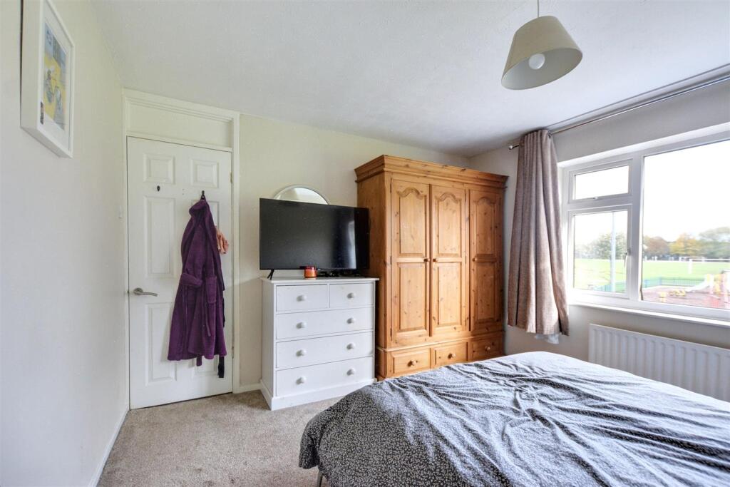 Bedroom 1_2.jpeg