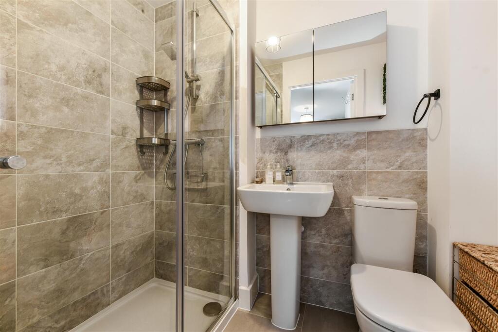 Ensuite to Main Bedroom