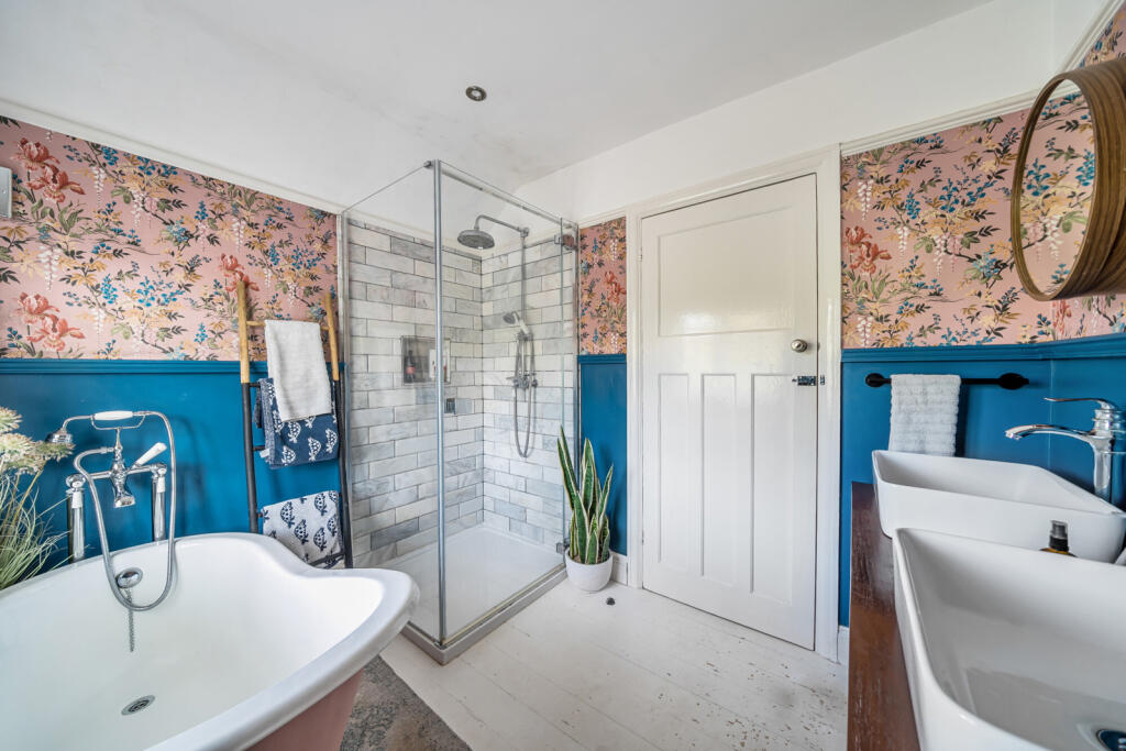 1333059-8-688ba4f...