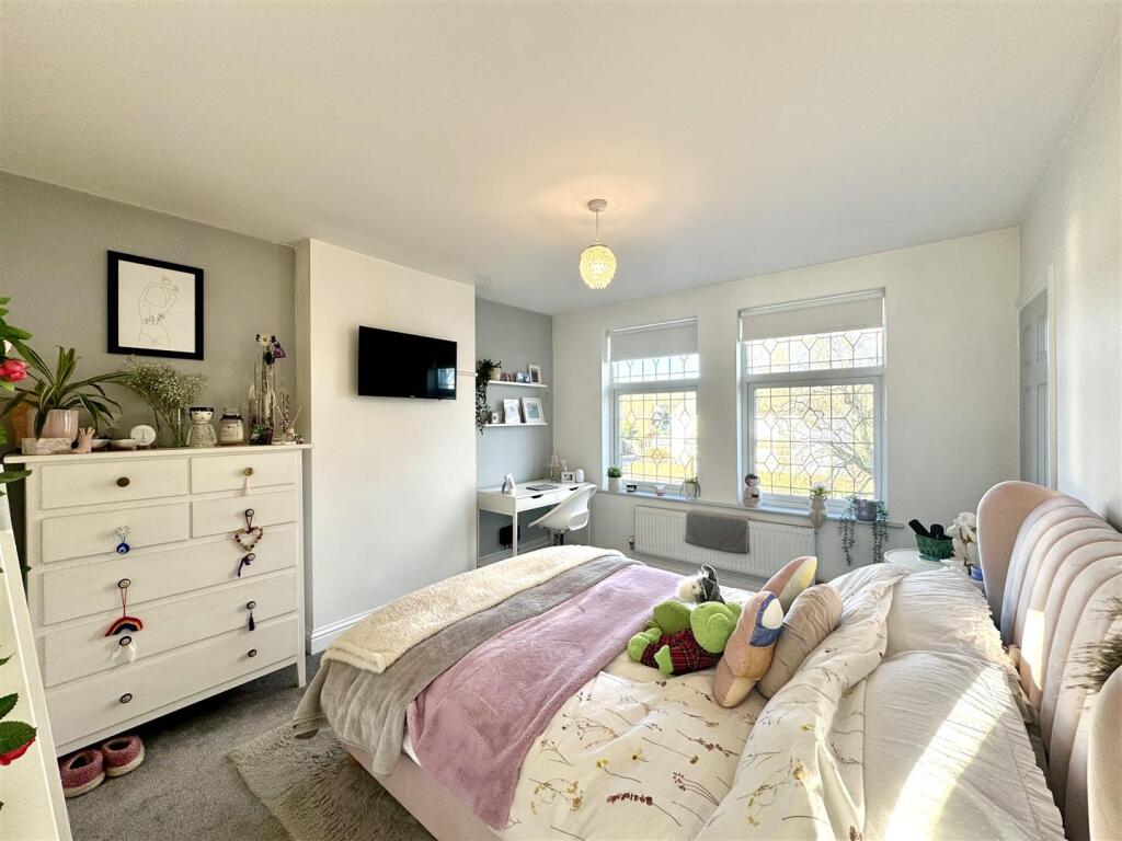 PRINCIPAL BEDROOM