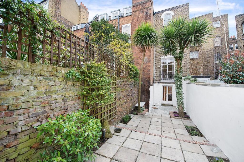 superb house loca...