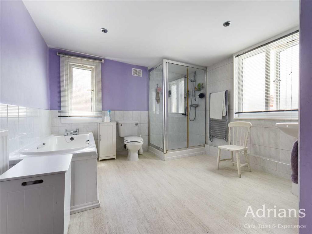 BATH/SHOWER ROOM