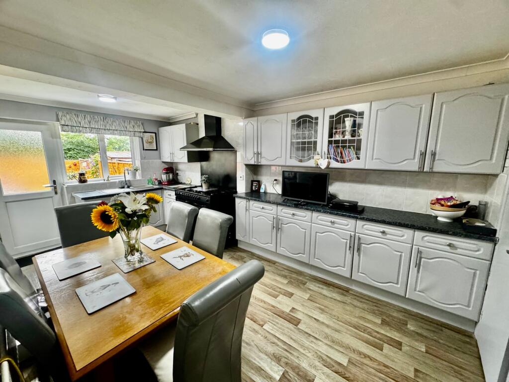 Dining Area &amp; Kitchen
