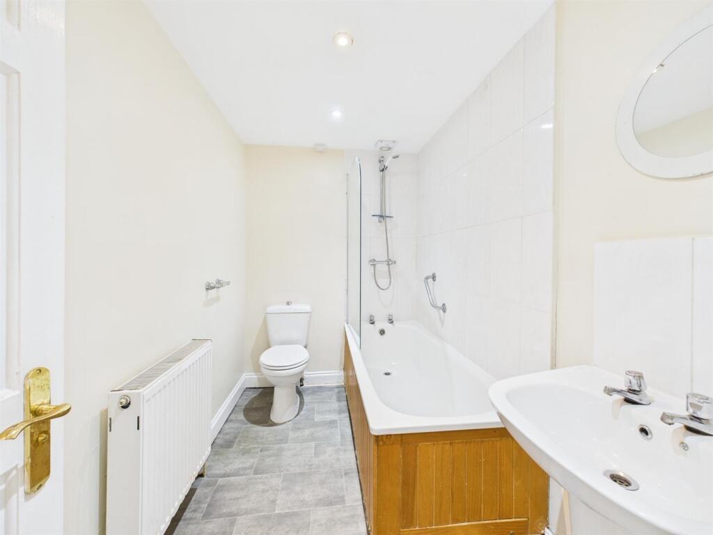 4 - 4 Bedroom End Terrace House.jpg