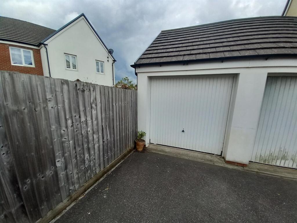 61 Taylor Crescent Garage.jpg